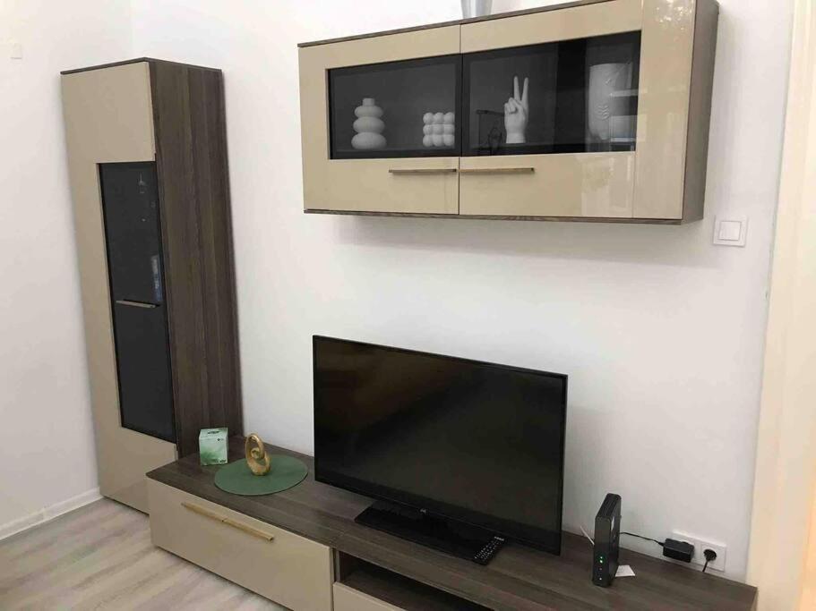 Urban Oasis: Spacious Modern Retreat With Netflix And New York Cafe Proximity *