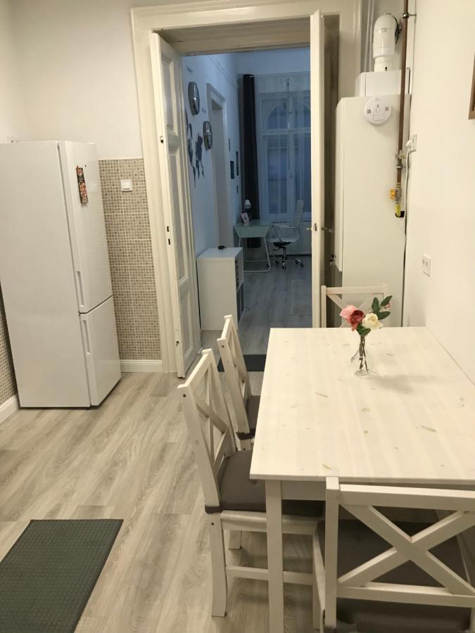 Apartment Urban Oasis: Spacious Modern Retreat With Netflix And New York Cafe Proximity