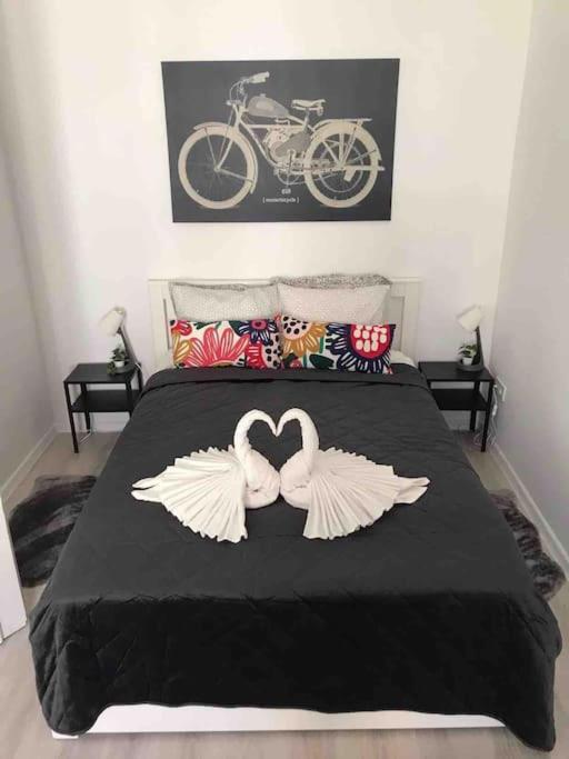 Perfect Location,newly Decorated Modern, Large Place 60 M2, Really Quiet So Have A Good Night Sleep, Ac, Netflix, Smart Tv, High-speed Internet, World Famous New York Cafe Only 10 Minutes Walk Apartamento