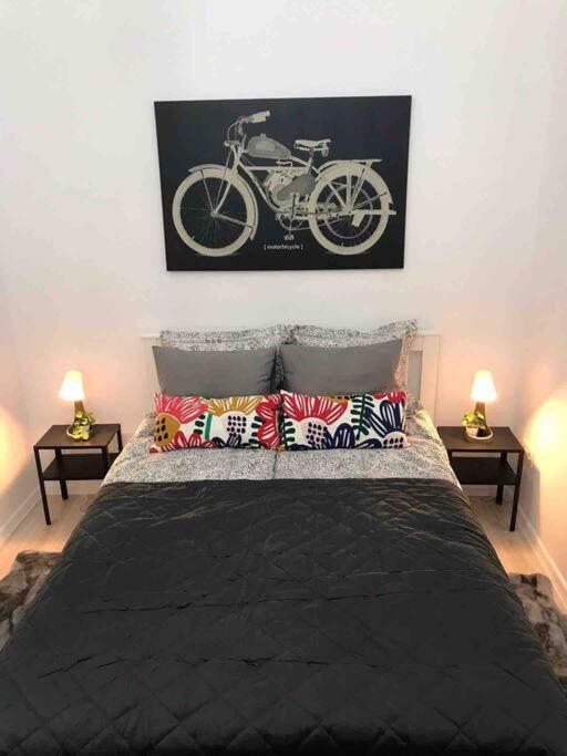 Apartamento Perfect Location,newly Decorated Modern, Large Place 60 M2, Really Quiet So Have A Good Night Sleep, Ac, Netflix, Smart Tv, High-speed Internet, World Famous New York Cafe Only 10 Minutes Walk Budapest