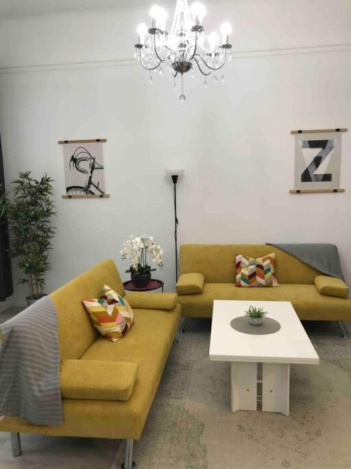 Perfect Location,newly Decorated Modern, Large Place 60 M2, Really Quiet So Have A Good Night Sleep, Ac, Netflix, Smart Tv, High-speed Internet, World Famous New York Cafe Only 10 Minutes Walk Apartamento *