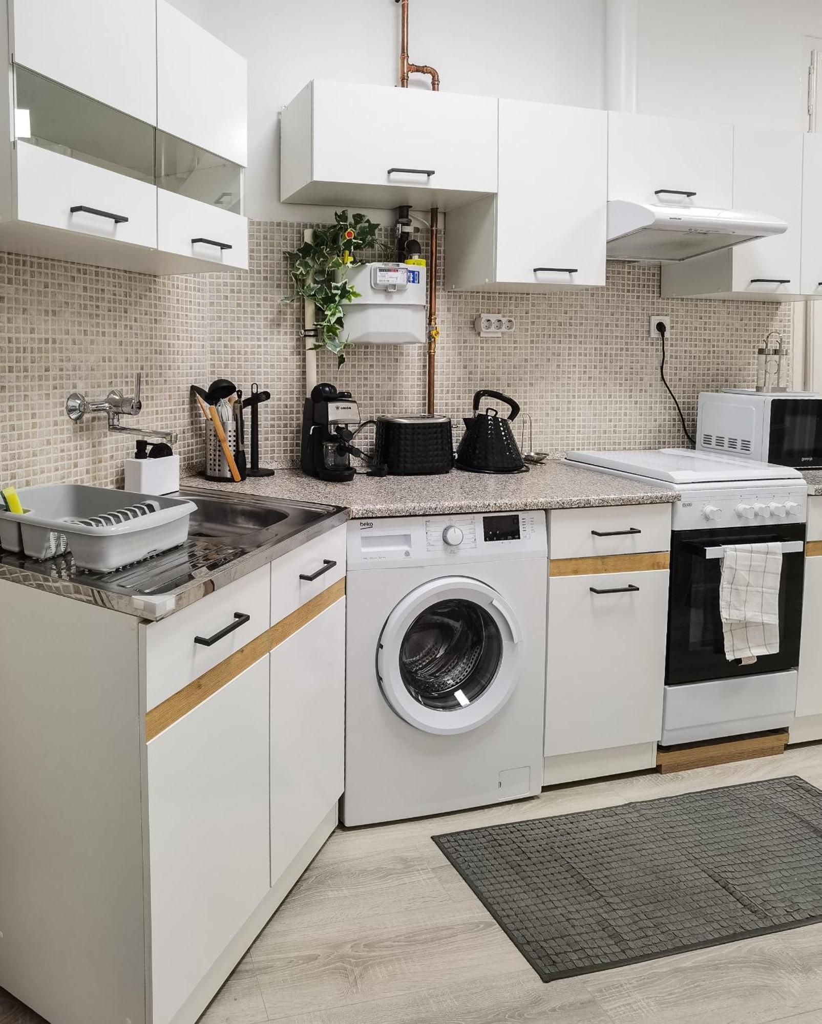 Perfect Location,newly Decorated Modern, Large Place 60 M2, Really Quiet So Have A Good Night Sleep, Ac, Netflix, Smart Tv, High-speed Internet, World Famous New York Cafe Only 10 Minutes Walk Apartamento *